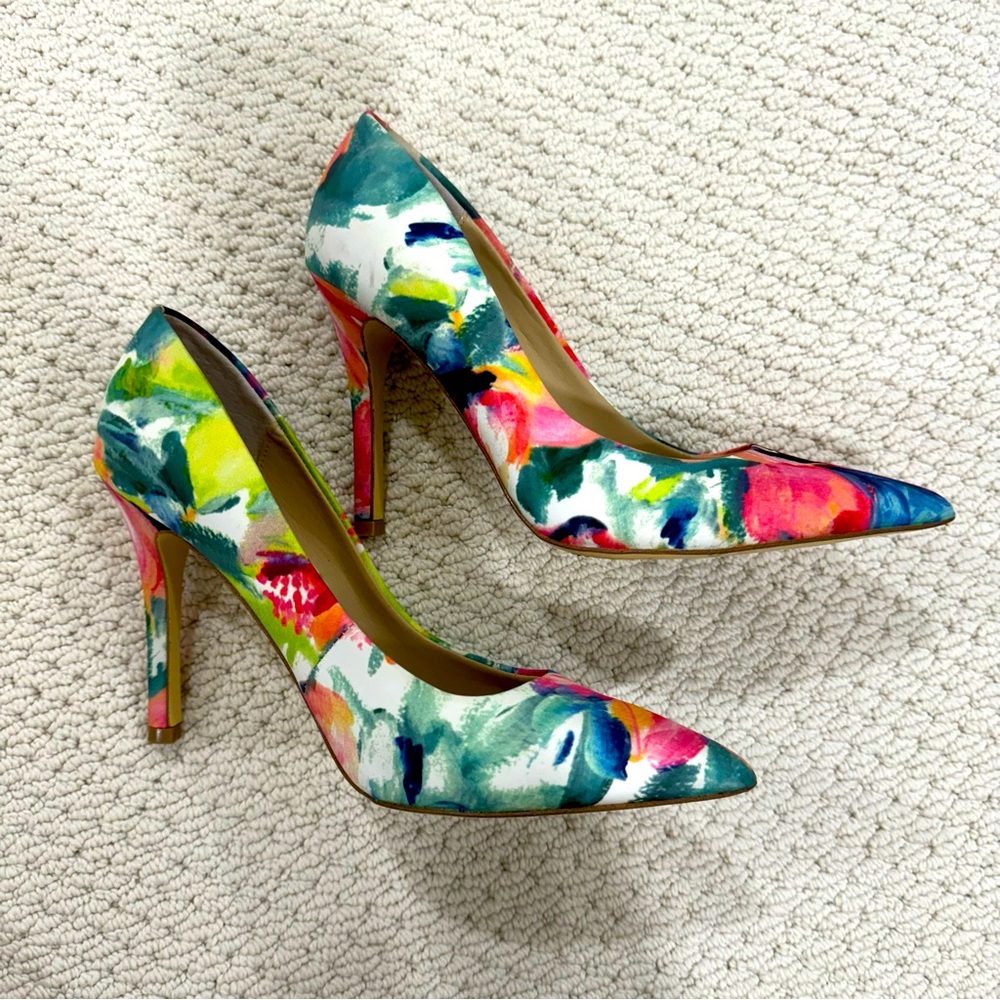 Guess 4.25” Colorful Floral Pumps